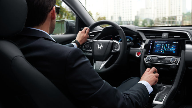 Interior photo Honda Civic 4-door with manual gearbox.