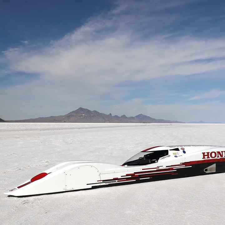De Honda S Dream Dreamliner op de zoutvlaktes van Utah.