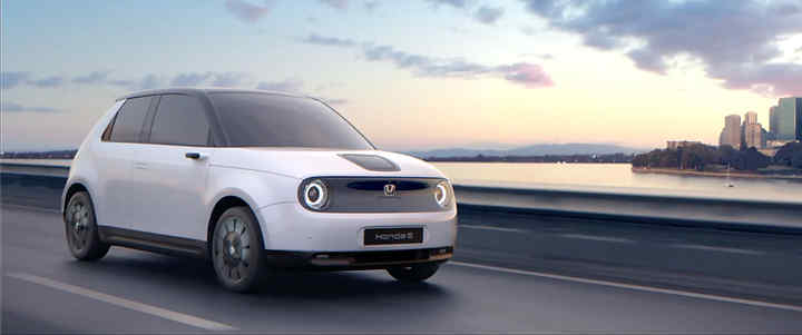 Driekwart vooraanzicht Honda e.