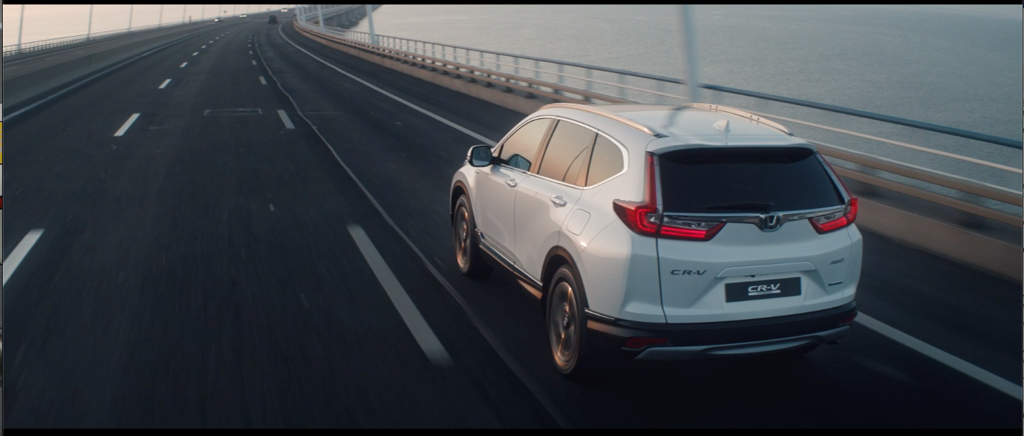 Driekwart achteraanzicht van de Honda CR-V.