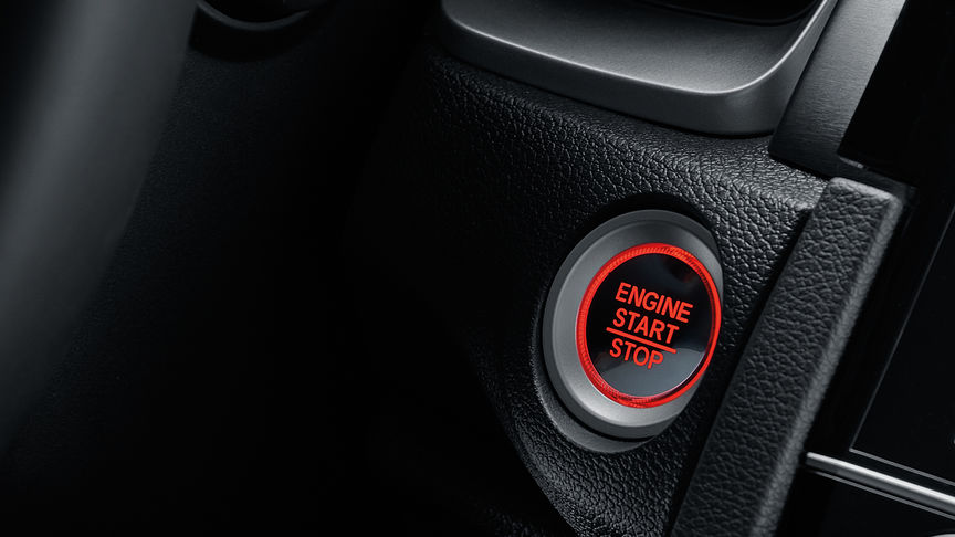 Close-up start-stopknop Honda Civic 4-deurs.