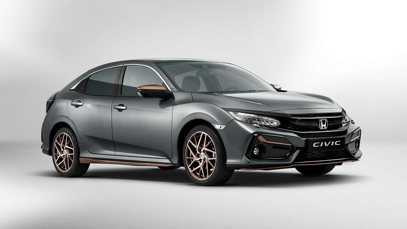 Driekwart vooraanzicht Honda Civic 5-deurs met het Bronze Line pakket.