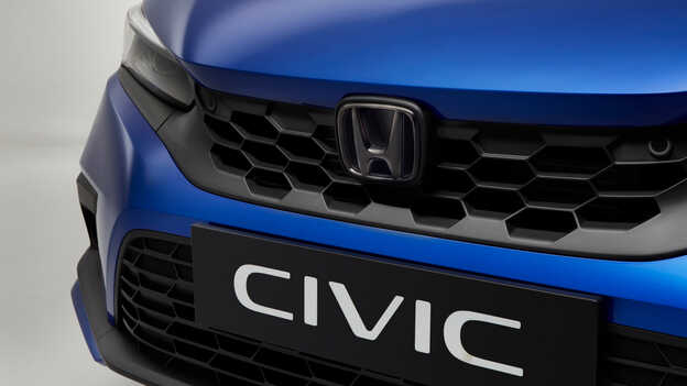 Honda Civic e:HEV met Ilmenite Titanium Pack.