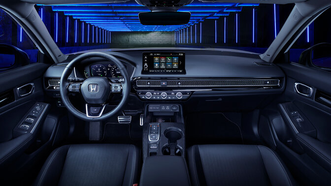 Close-up van het dashboard in de Honda Civic e:HEV.