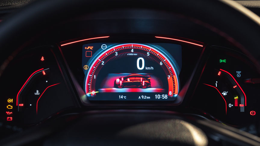 Close-up meters in ‘+R’-instelling Honda Civic Type R.