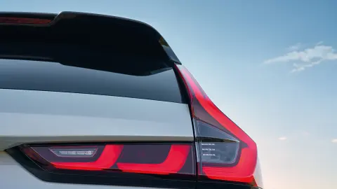 CR-V Hybrid SUV close-up buitenkant achterlichten.