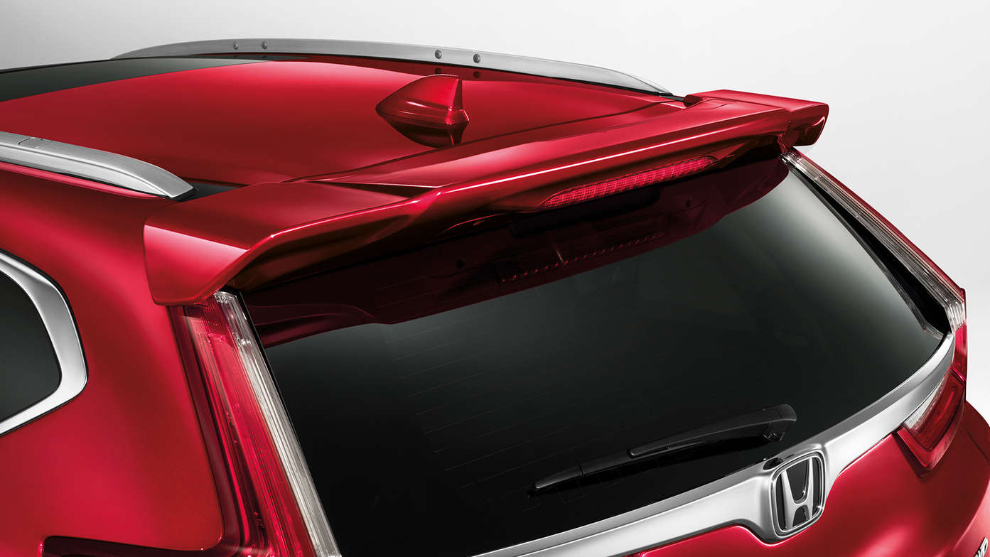 Close-up achterzijde Honda CR-V met spoiler op achterklep.