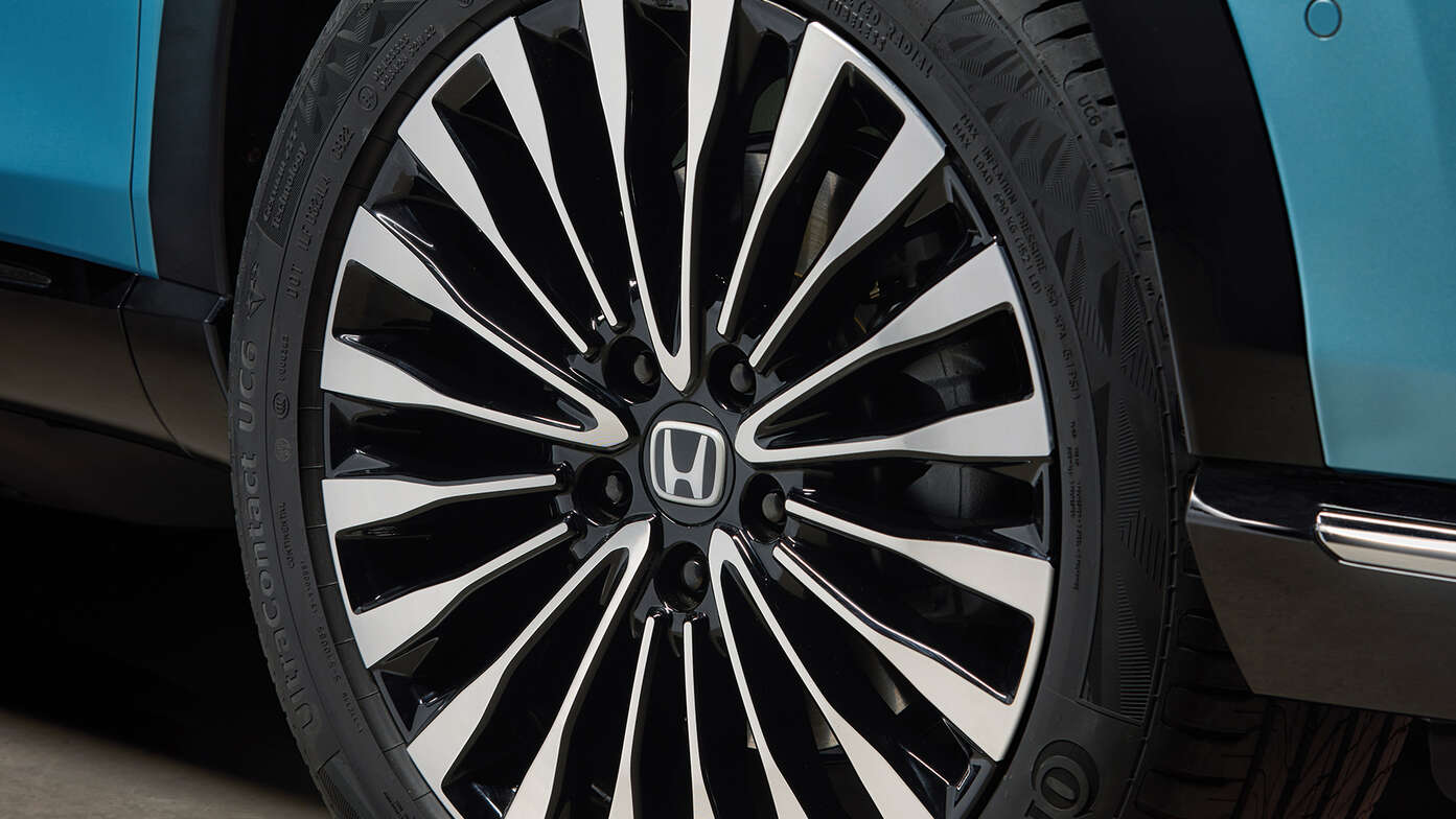 Close-up 18" lichtmetalen velgen Honda e:Ny1