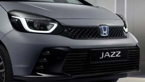 Close-up van Jazz eHev sportgrille.