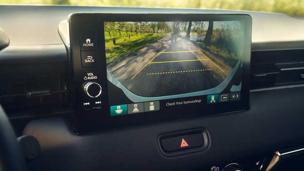 De achteruitrijcamera geeft een groothoekbeeld van de zone achter de auto weer op het 9" scherm