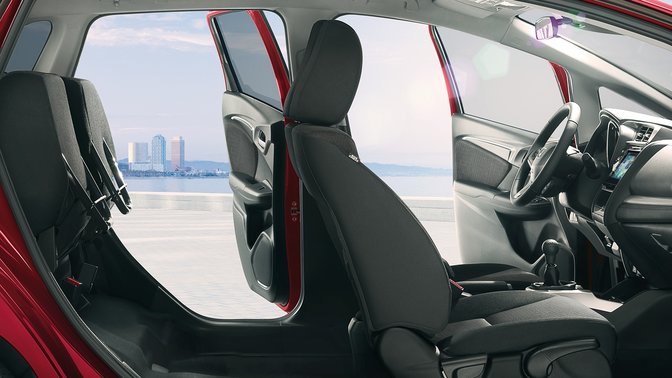 Zijaanzicht uitsnede Honda Jazz om interieur en Magic Seats te tonen.