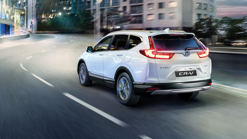 Vooraanzicht Honda HR-V, rijdend op een landweg