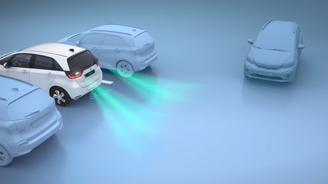 Toont waarschuwingen als achteruit wordt gereden met de auto