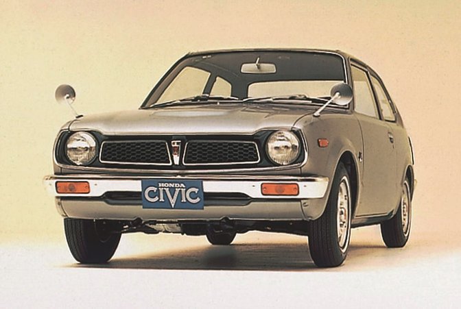 De eerste Honda Civic, driekwart vooraanzicht.