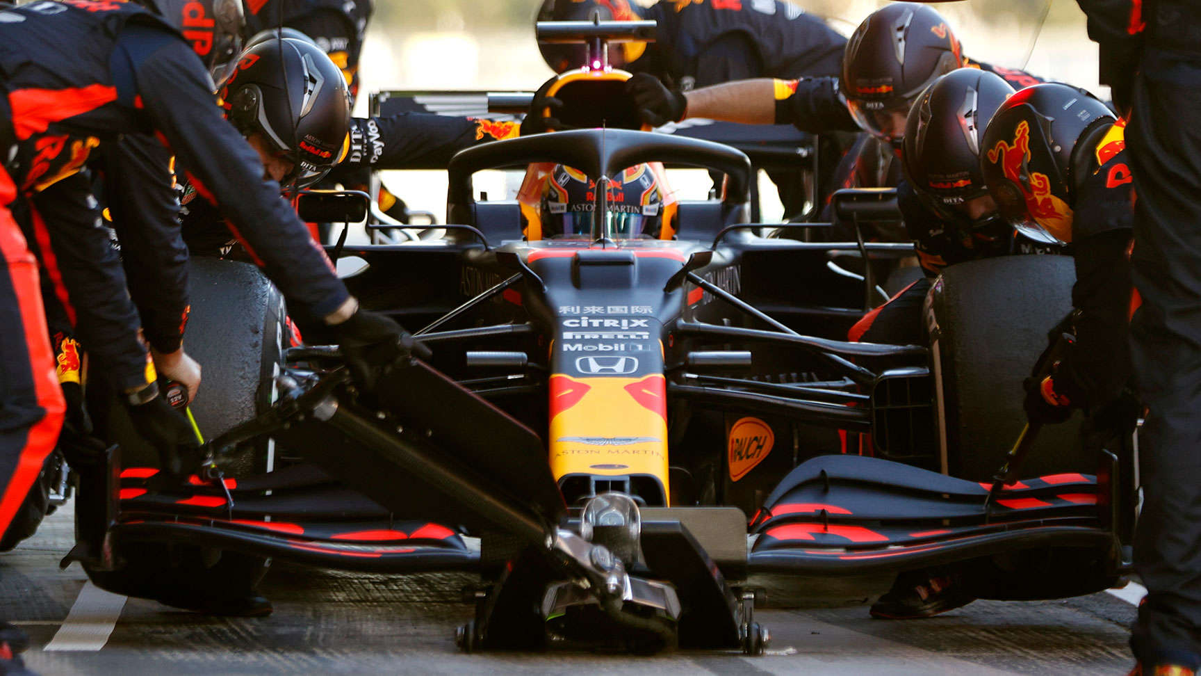 Aston Martin Red Bull Racing wagen.