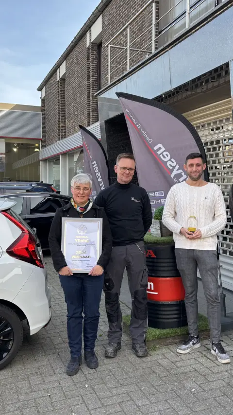 Honda-verdeler mag Yushu-prijs in ontvangst nemen.