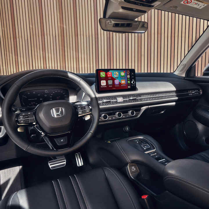 Interieur van ZR-V met dashboard