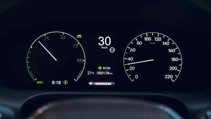 ZR-V digitaal display op dashboard