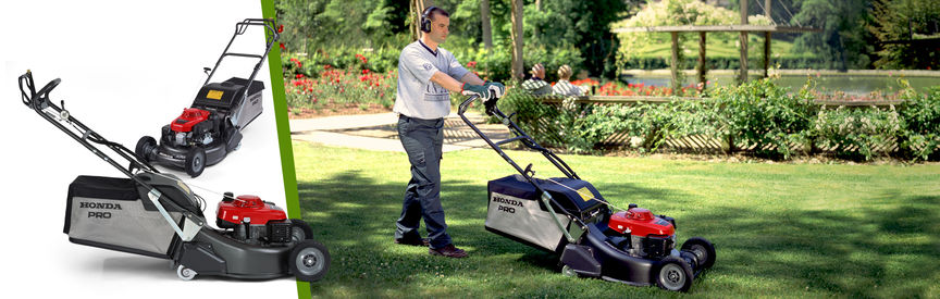 Links: 2x Honda-grasmaaiers Rechts: zijaanzicht, zicht op rechterkant, in gebruik door model, tuinlocatie.