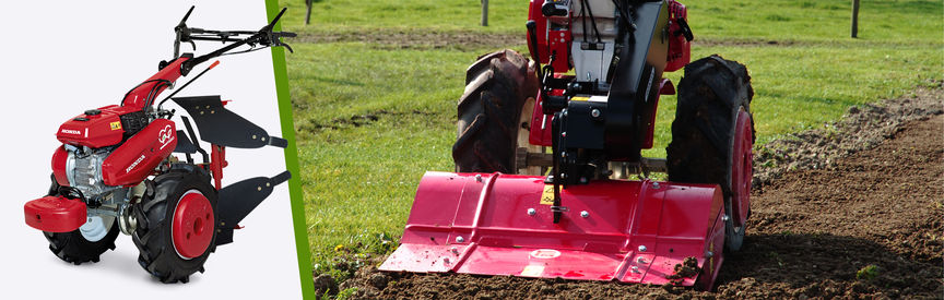 Links: Honda tweewielige trekker, zicht op linkerkant. Rechts: tweewielige trekker in gebruik, tuinlocatie.