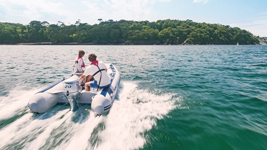 Vogelperspectief van boot in water