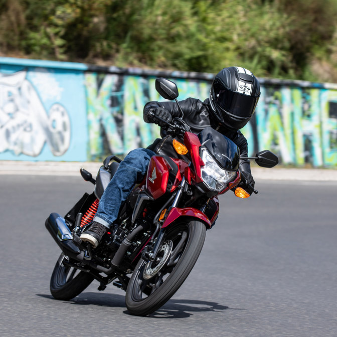 CB125F gereden op de baan