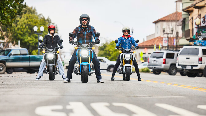 MSX125 Grom groep rijders in de stad