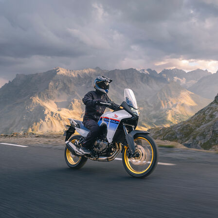 Honda XL750 Transalp dynamisch op de weg