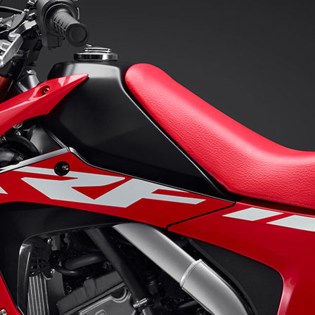 Close-up van brandstoftank van de CRF250L