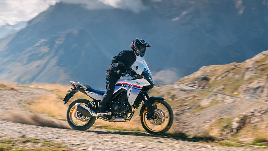 XL750 Transalp op bergpas.