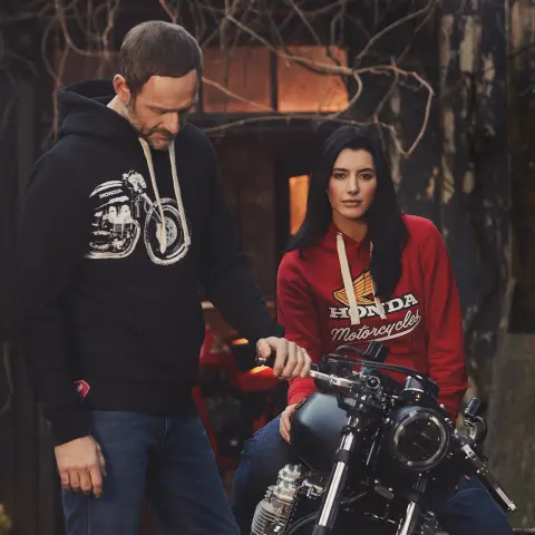 Honda Vintage kledinglijn voor 2024 met modellen en motorfiets