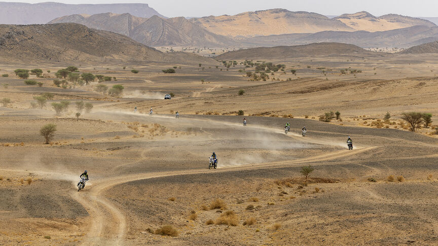 Marokkaans landschap met Honda Adventure Road rijders.