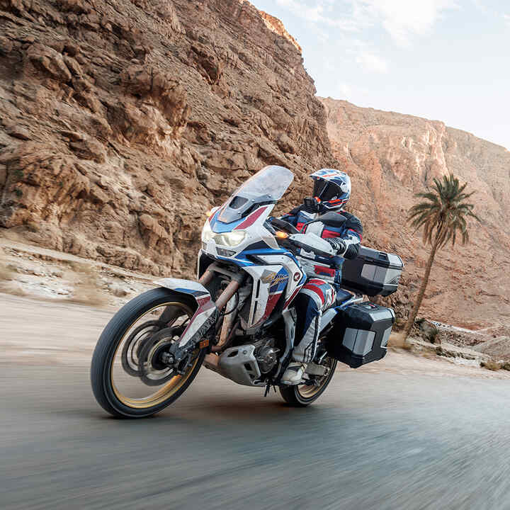 Africa Twin offroad met Touring pack en rijder.