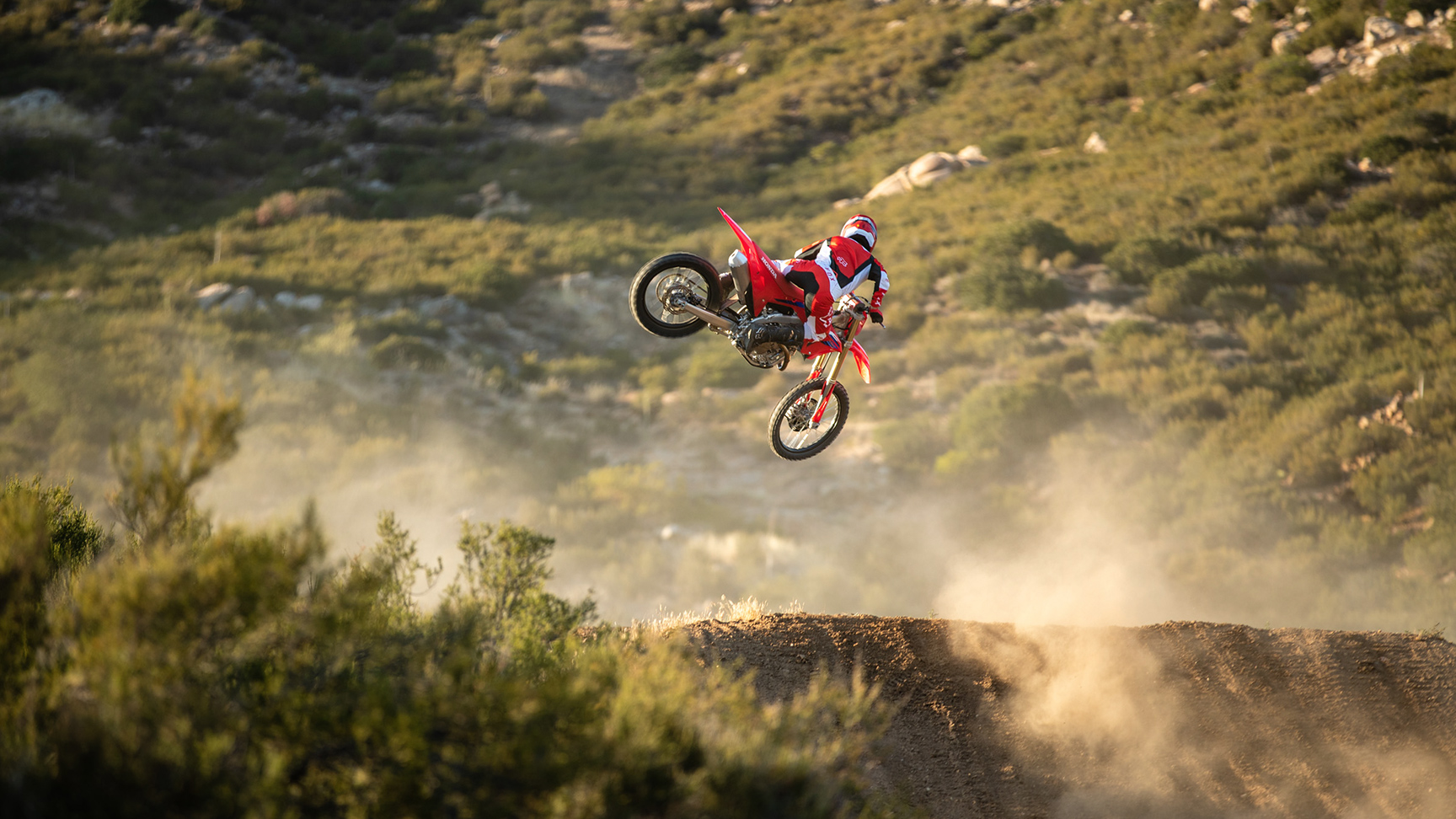 Honda CRF250R offroad op jump
