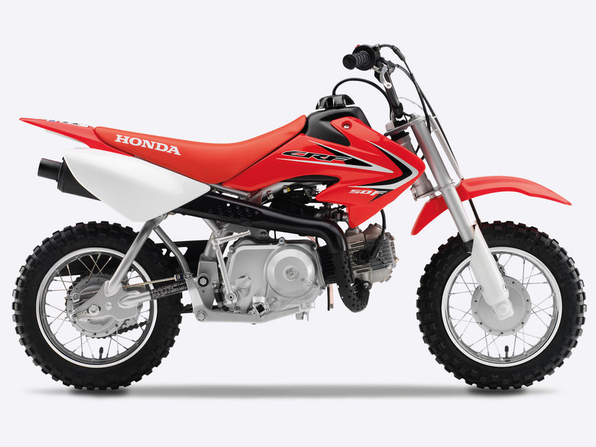 Zijaanzicht, met zicht op rechterkant van rode CRF50F.