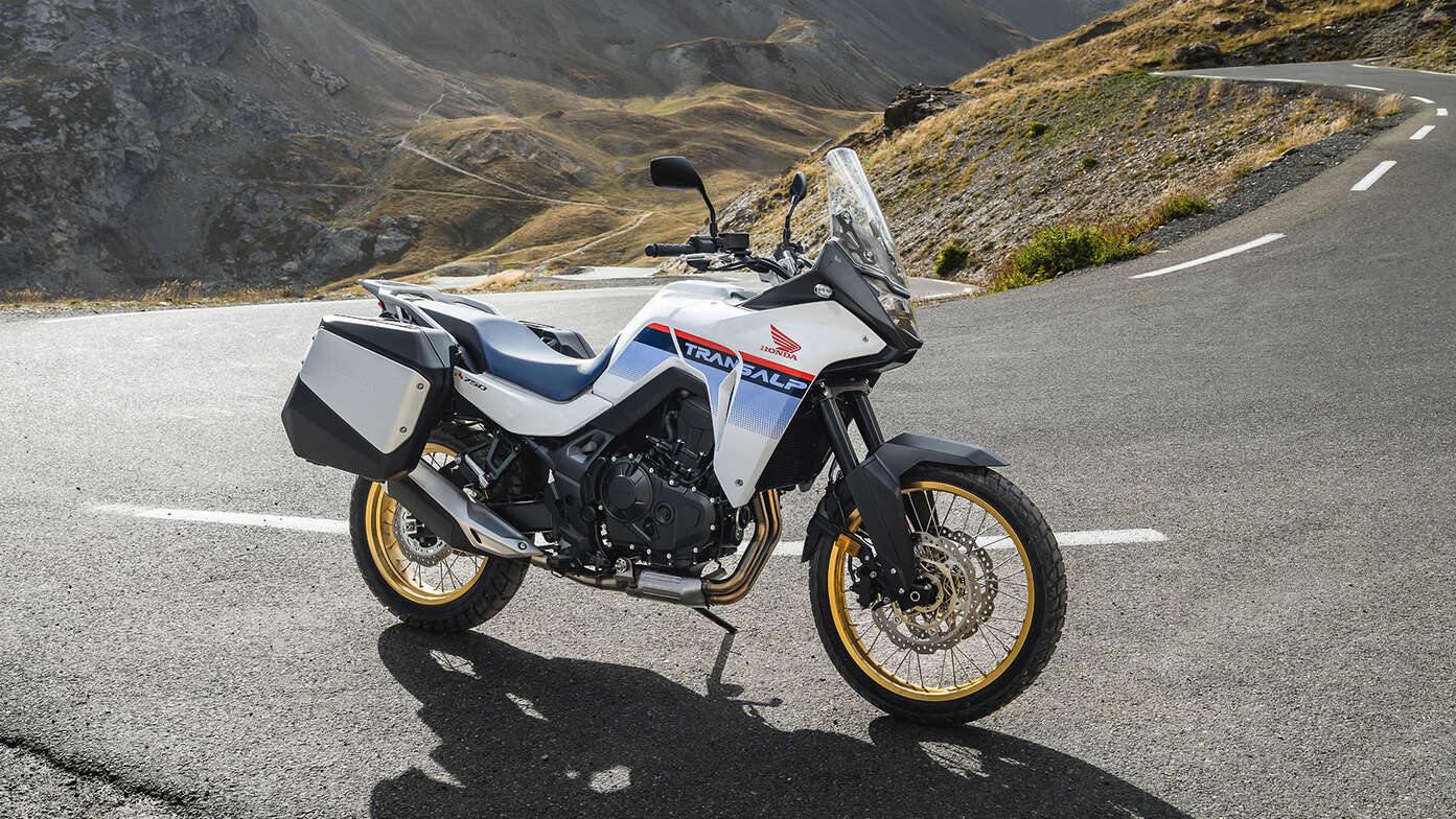 Honda XL750 Transalp op bergpas