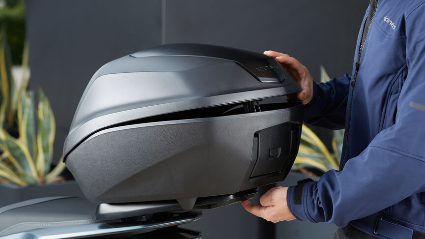 Honda NC750X op bosweg 