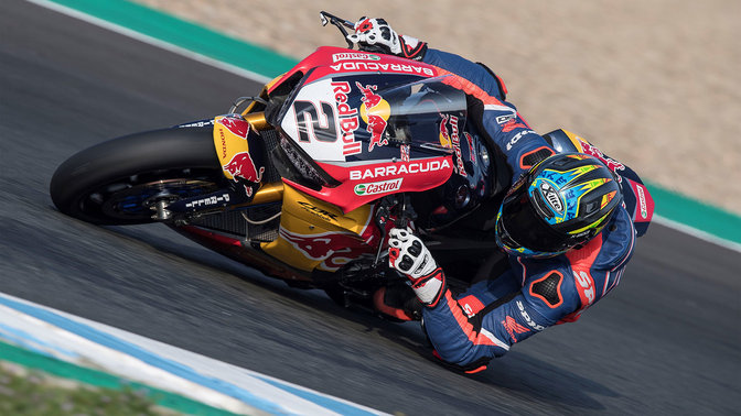 Driekwart vooraanzicht van Honda Fireblade in een WSBK race.