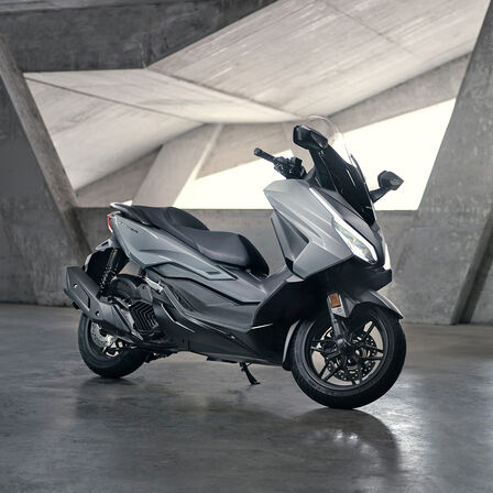 Honda Forza 125, statisch op locatie