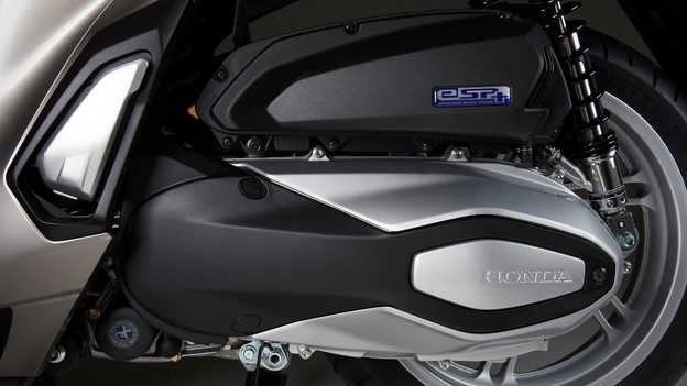 Honda SH350i - Krachtigere vloeistofgekoelde SOHC-motor met 4 kleppen