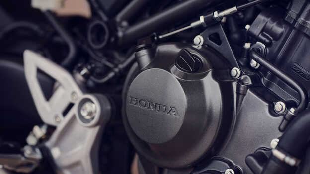 Honda CB300R, DOHC eencilinder met vier kleppen close-up.
