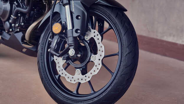 Honda CB300R remcontrole via ABS en IMU close-up.