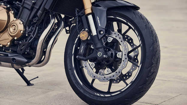 CB500F - Nieuwe dubbele voorremschijven & radiaal gemonteerde remklauwen