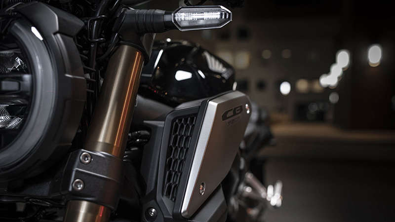 CB650R Neo Sports Café, ingezoomd op dubbel luchtinlaatkanaal