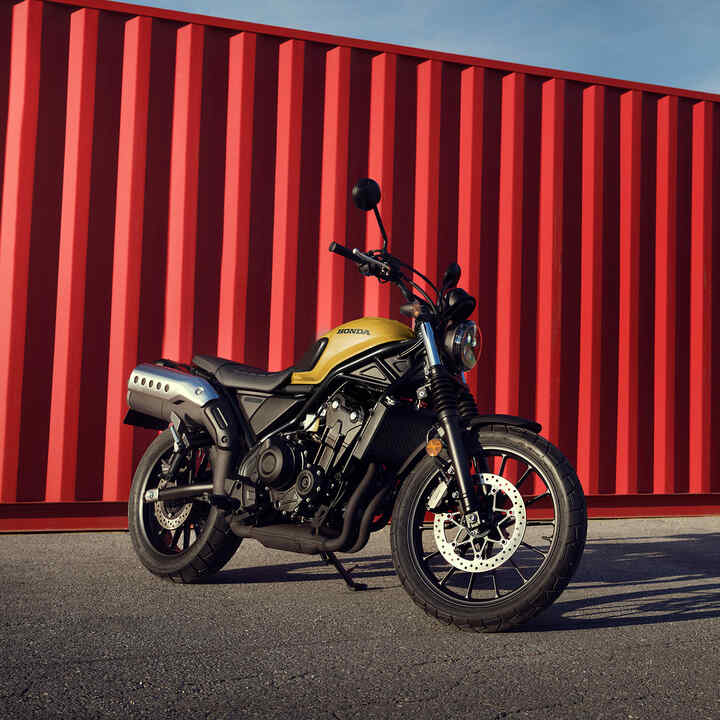 Honda CL500, beeld uit actievideo