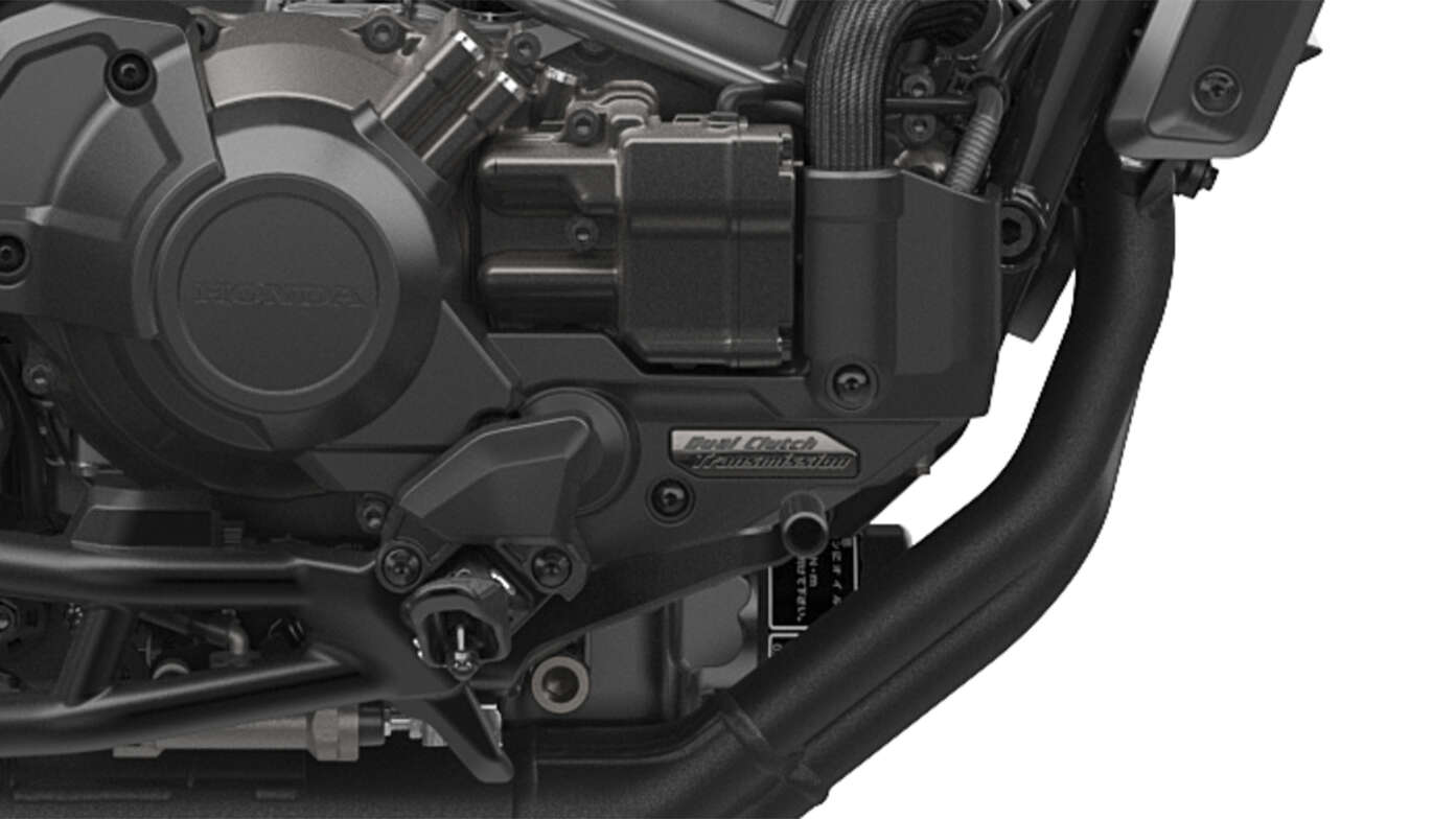 CMX1100, Manuele versnellingsbak met zes versnelling of Dual Clutch Transmission (DCT)