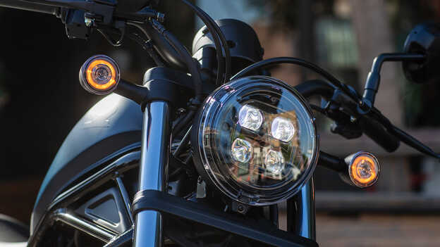 CMX500 Rebel frontaal beeld waar de LED-koplamp uitspringt