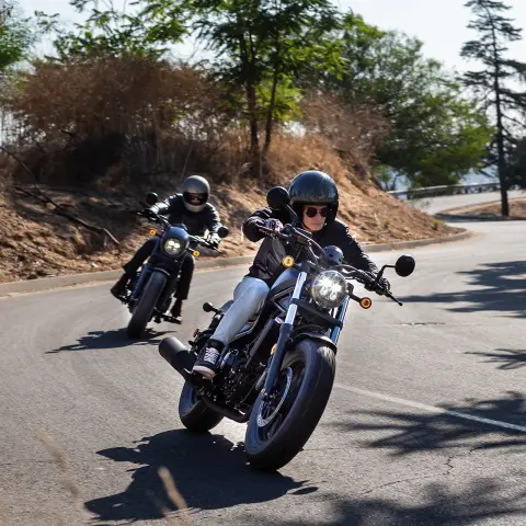 CMX500 Rebel met twee rijders