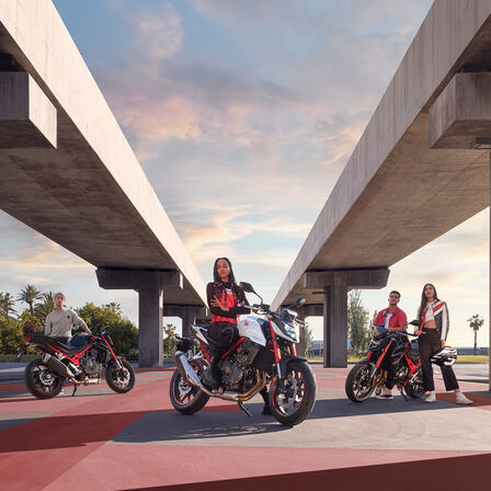 Honda CB750 Hornet op locatie met nieuwe motorblok