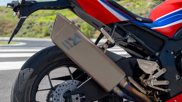 Honda CBR1000RR-R Fireblade met uiterst efficiënte lichtgewicht Akrapovic titanium einddemper